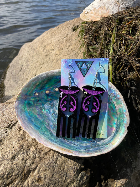 Hinekauorohia Black/Purple engraved-infill earring