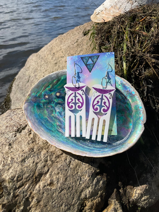Hinekauorohia White/Purple engraved-infill earring