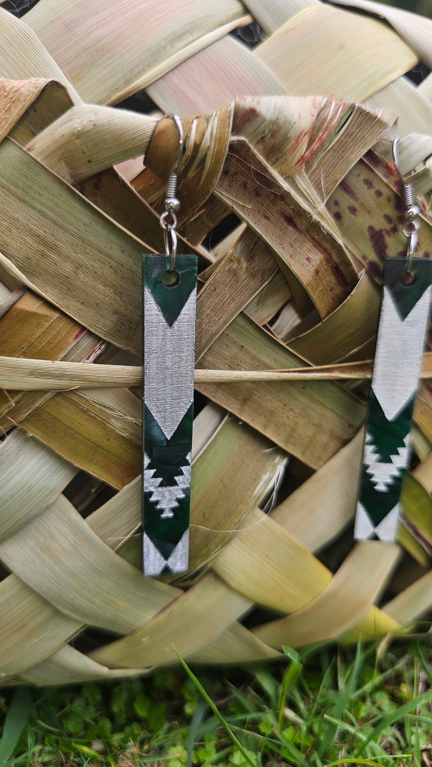 Hineteiwaiwa Pounamu Green/Silver Long Rectangle