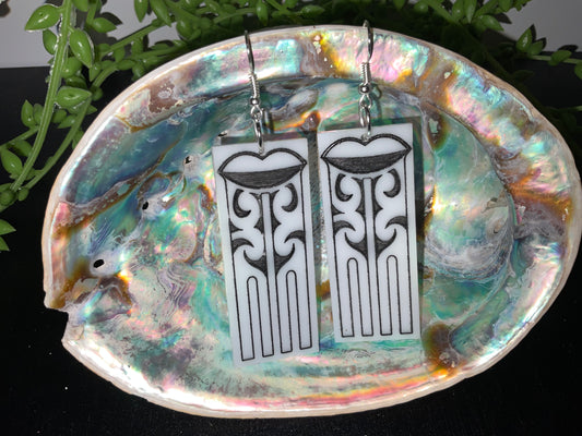 Hineroriki WHITE/BLACK RECTANGLE earring