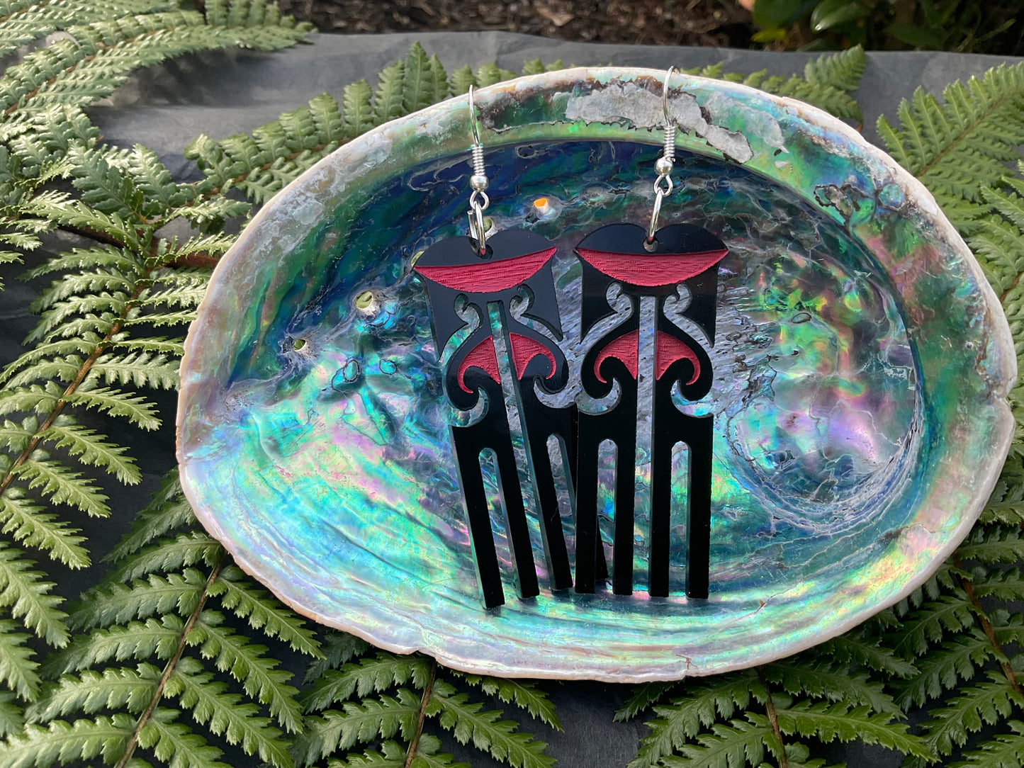Haungaroa Black & Red earring