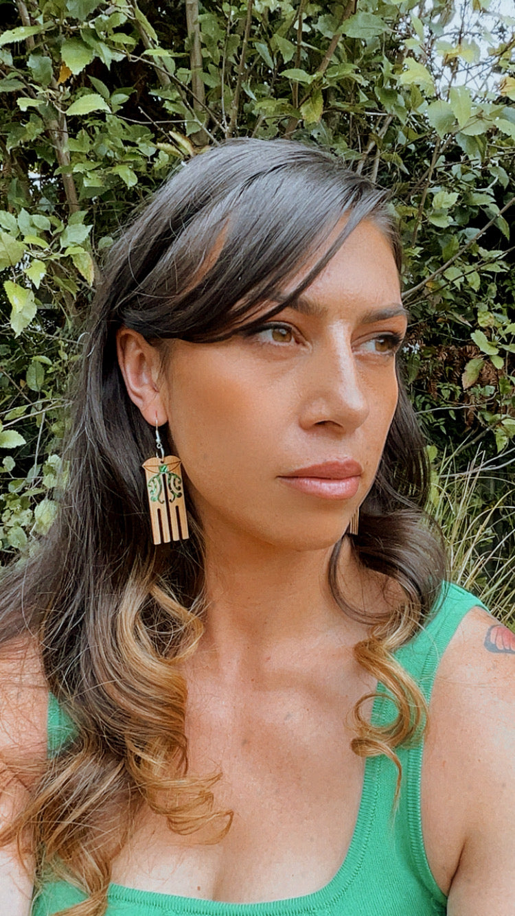 Papatūānuku Bamboo & Green-tinted Paua Earring