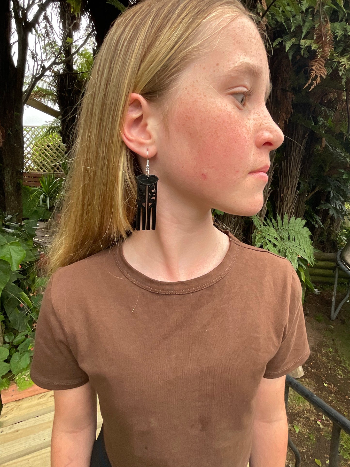 Hineroriki BLACK CUT-INFILL earring