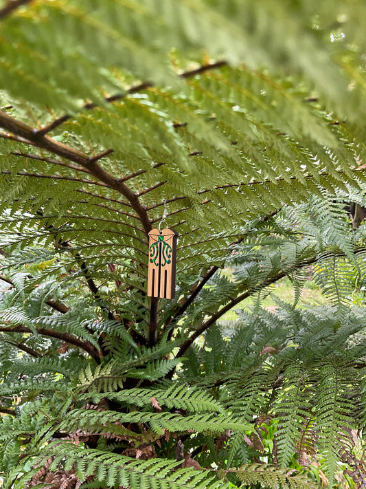 Papatūānuku Bamboo & Green-tinted Paua Earring