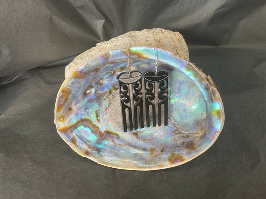 Hineroriki BLACK CUT-INFILL earring