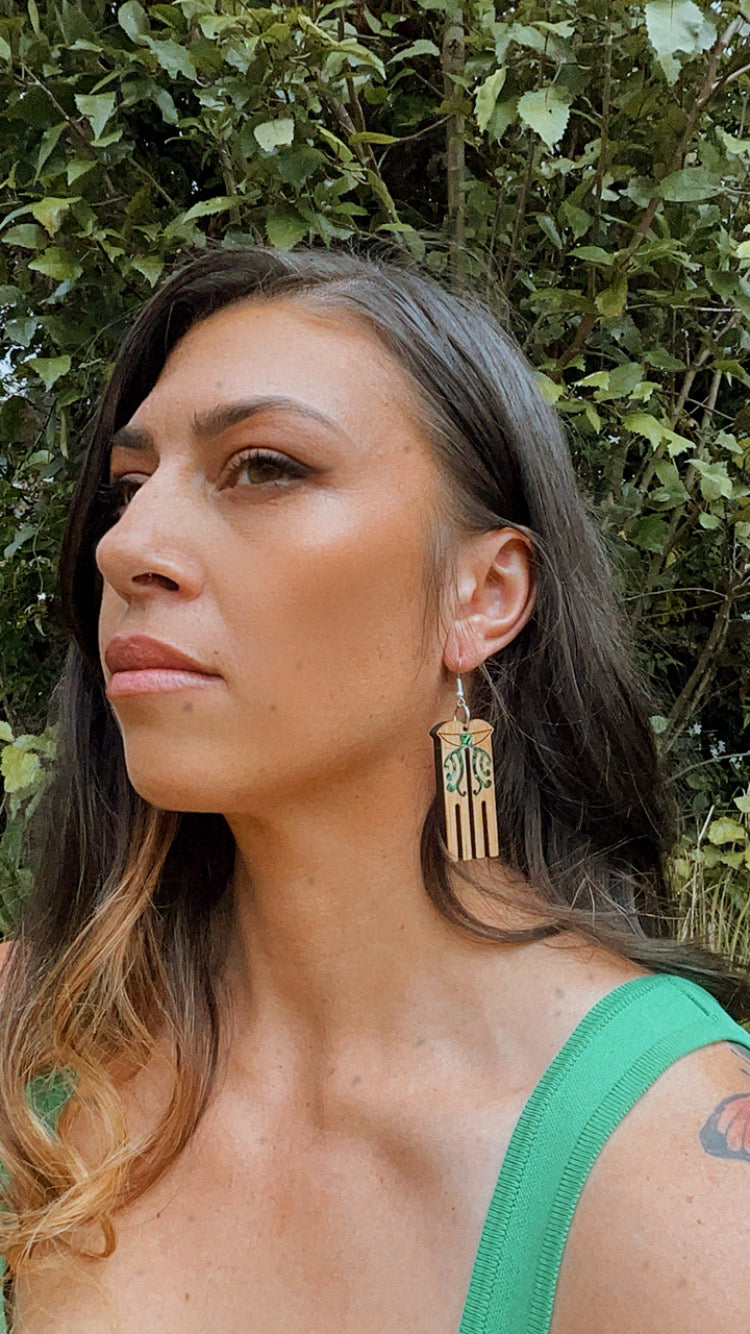 Papatūānuku Bamboo & Green-tinted Paua Earring