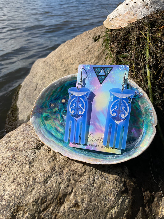 Hinekauorohia Tio Blue engraved-infill earring