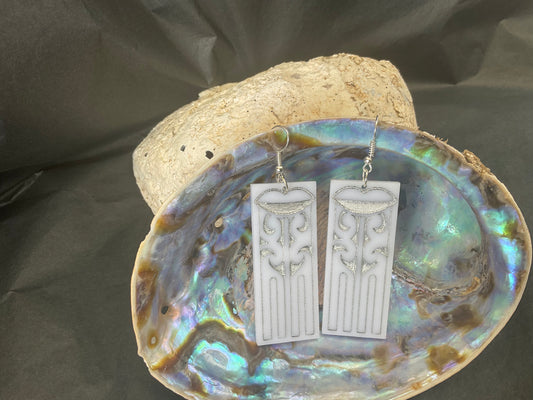 Hineroriki WHITE/ SILVER RECTANGLE earring